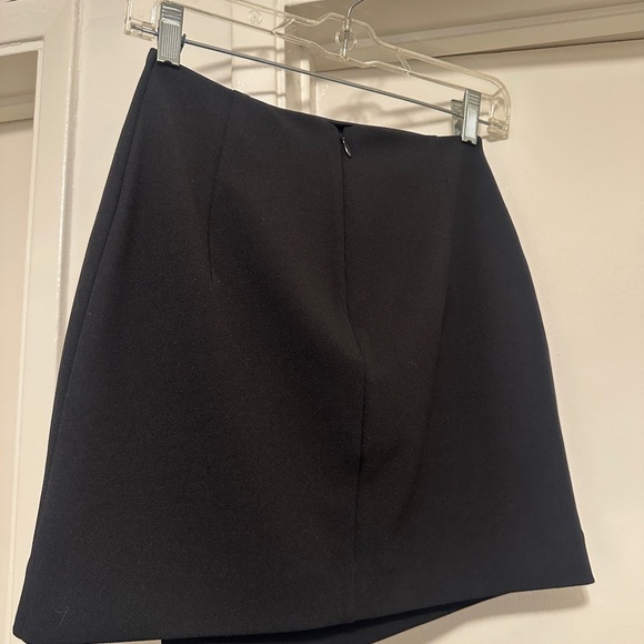 EXPRESS - Elegant Black Skirt with Gold Button Accents - Size S - Picture 4 of 5